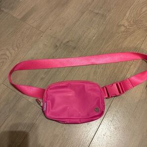 Lululemon Everywhere Belt Bag in Sonic Pink